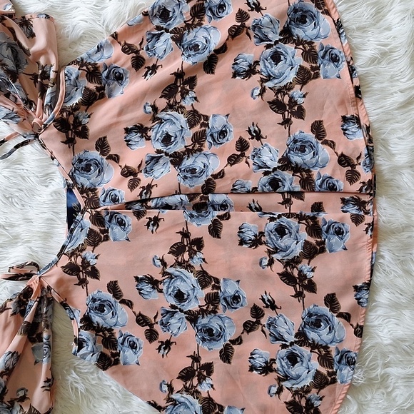 Blue Rain x Francesca's Cold Shoulder Floral Blouse - Picture 7 of 13